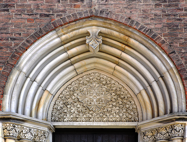 Archiwolta w portalu w kościele w Ziębicach