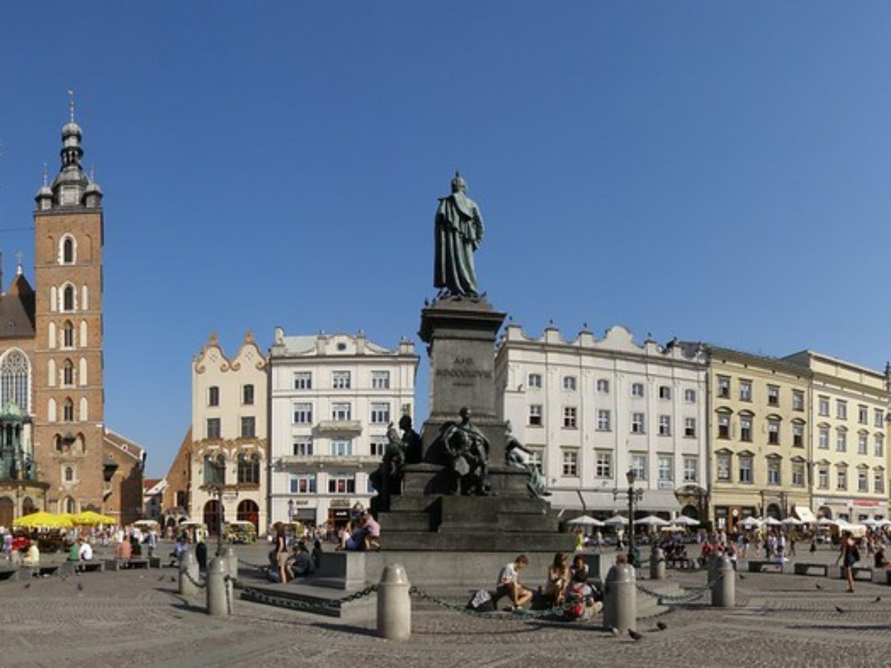 kamienica przy rynku i kościele mariackim w krakowie