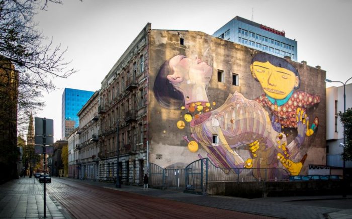 Mural w Łodzi. Autor OS GEMEOS & ARYZ