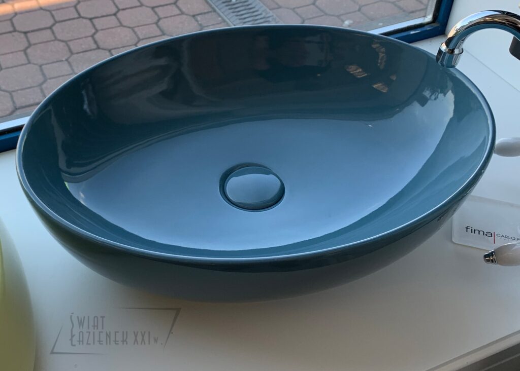 czarna ceramika łazienkowa