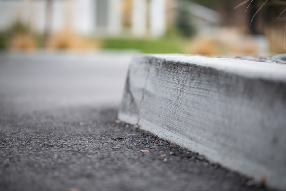 krawężnik drogowy
