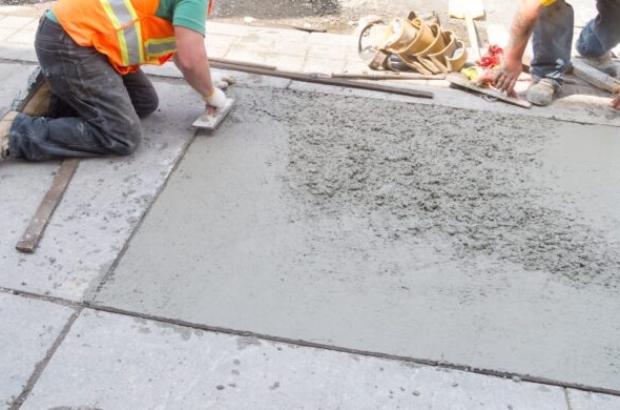 naprawianie i kładzenie betonu