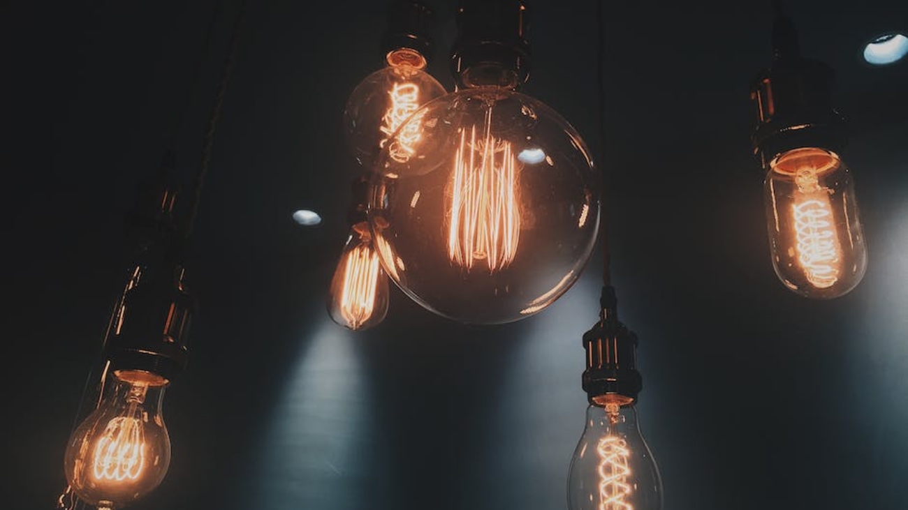 instalacja elektryczna żarówki