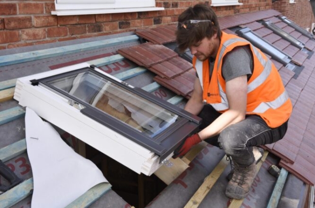 montaż okna dachowego