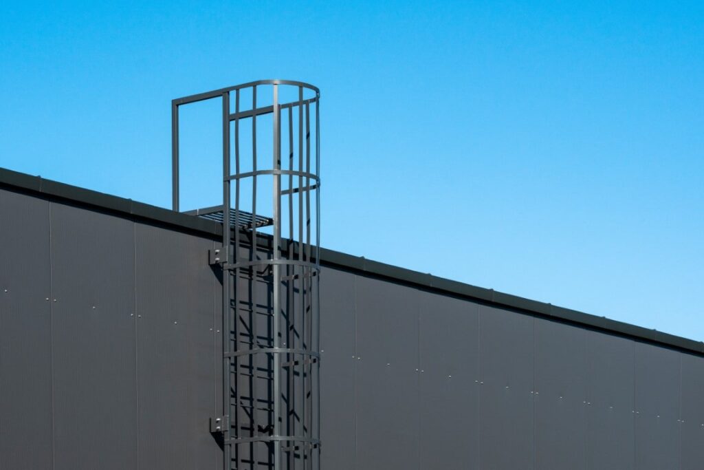 rodzaje-drabin-ewakuacyjnych-praktyczny-przewodnik