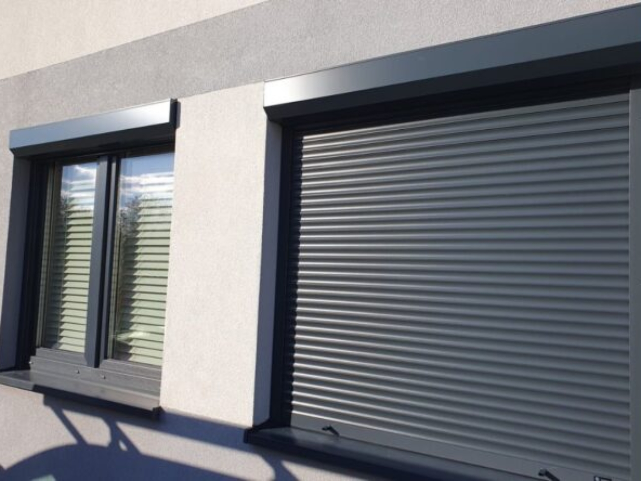 rolety zewnętrzne montowane we wnęce okiennej