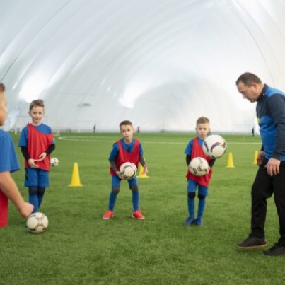 hala namiotowa pod boiskiem