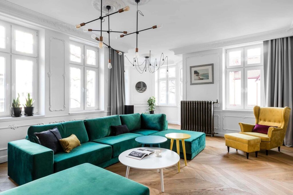 podłoga drewniana w salonie