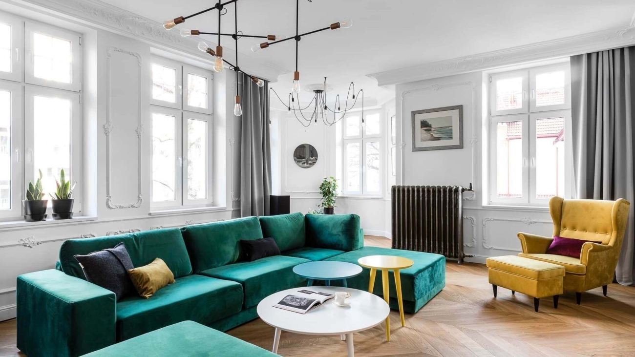 podłoga drewniana w salonie