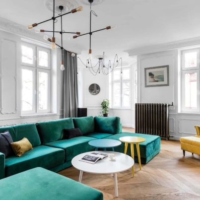 podłoga drewniana w salonie