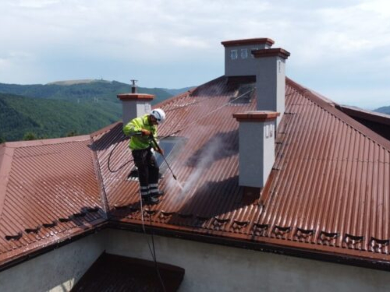 mycie-dachu-myjka-cisnieniowa