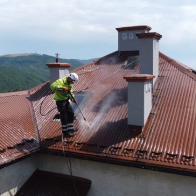 mycie-dachu-myjka-cisnieniowa