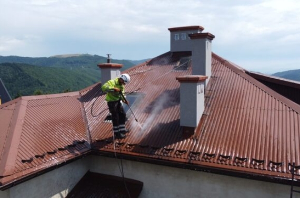 mycie-dachu-myjka-cisnieniowa