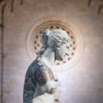 fabio viale - klasyczne marmurowe rzeźby wytatuowane